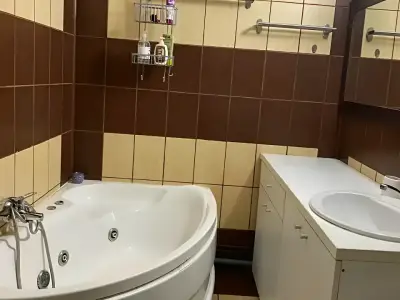 Baie cu cada apartament inchiriere Sector 2 Bucuresti